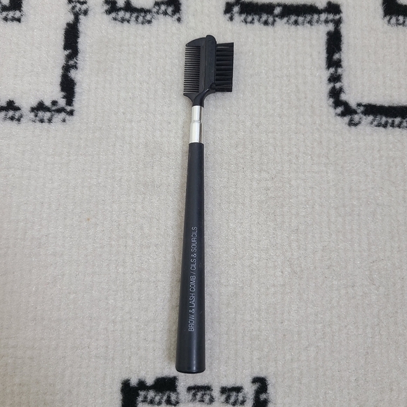 ⭐️40% Off⭐️ The Body Shop Brush Set - Picture 9 of 13